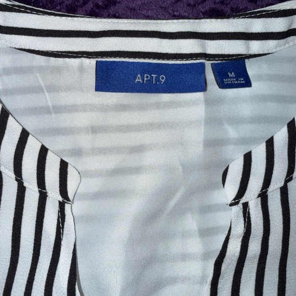 Striped Black and White Sleeveless Dress - Picture 3 of 4